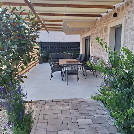 Dirada Villa *
