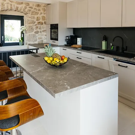 Stone Luxury Imota Willa